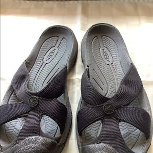 Keen Bali slide sandal . Women’s 8